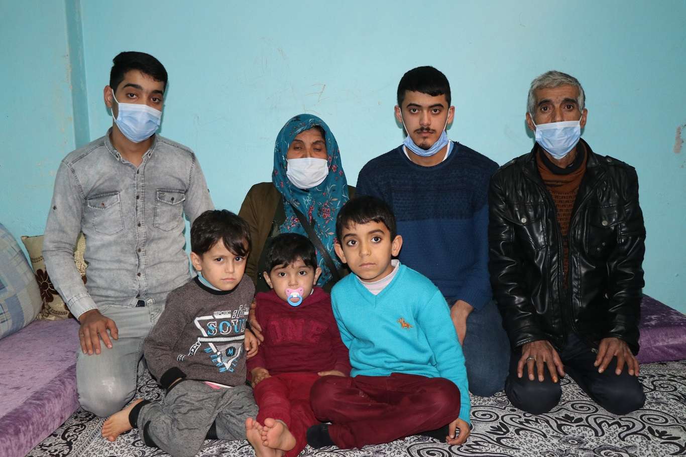 Suriyeli aileden örnek davranış: Bulduğu 50 bin TL değerindeki altınları sahibine ulaştırdı Suriyeli aileden örnek davranış: Bulduğu 50 bin TL değerindeki altınları sahibine ulaştırdı
